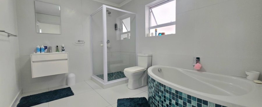 4 Bedroom Property for Sale in Franskraal Western Cape